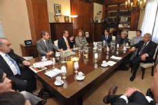El gobernador con la procuradora de la corte, Carmen Falbo, y otras autoridades en una de las pocas actividades de Scioli �retratadas� en la �ltima semana