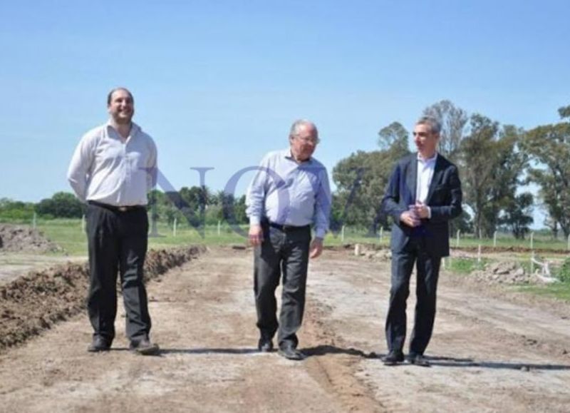 La recorrida de Mario Meoni por la obra de la Laguna de Gómez. (Foto: NOVA)