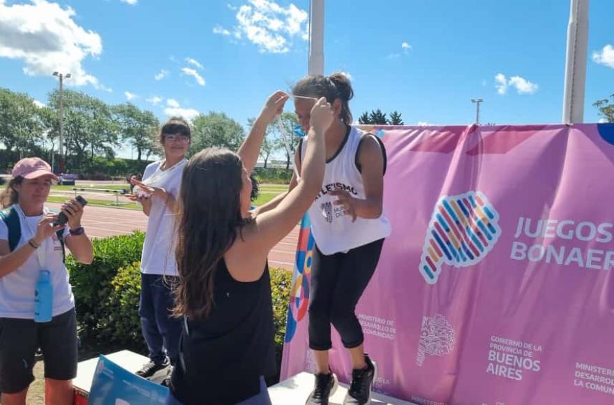 Kendra representa a Rojas en Atletismo PCD.