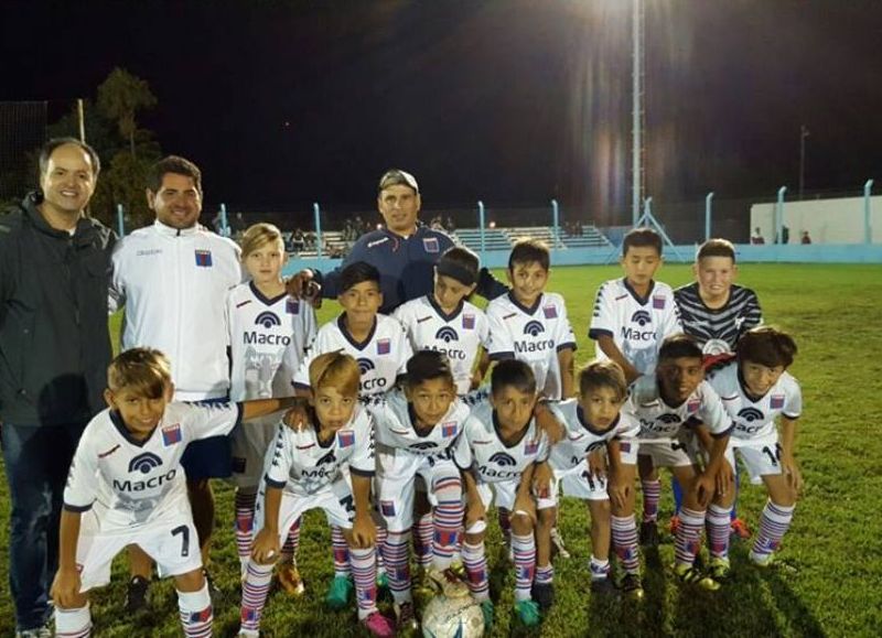 Martín Caso posó junto al combinado de Tigre.