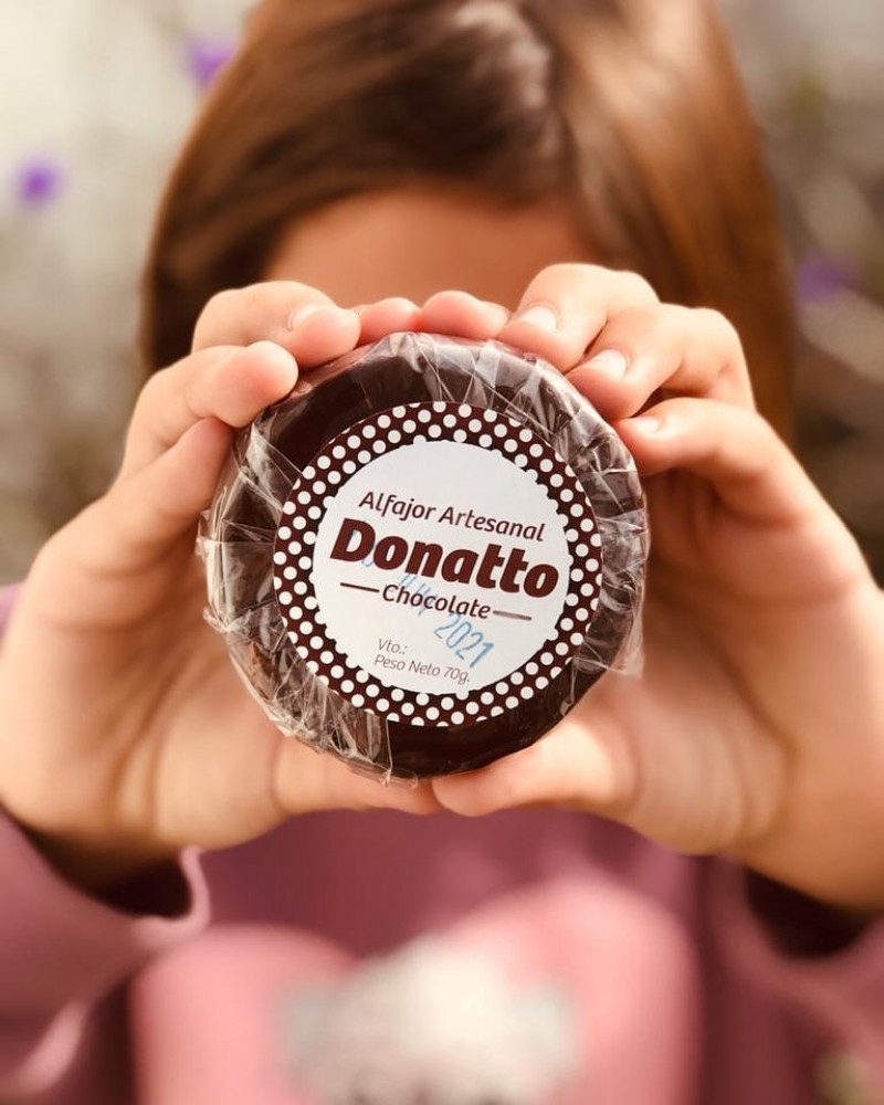 Alfajores Donatto son su marca personalizada.