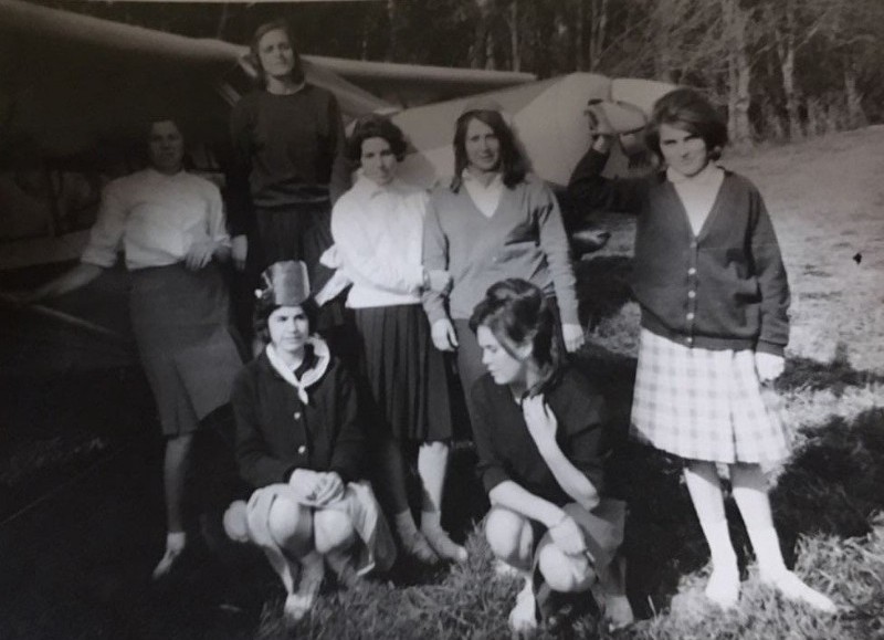 Lidia Mena, Dorita Strella, Techi Menéndez, Graciela Ferrero, Graciela López, María del Carmen Hegoburu, Susana Scardino y Norma Alcobé.