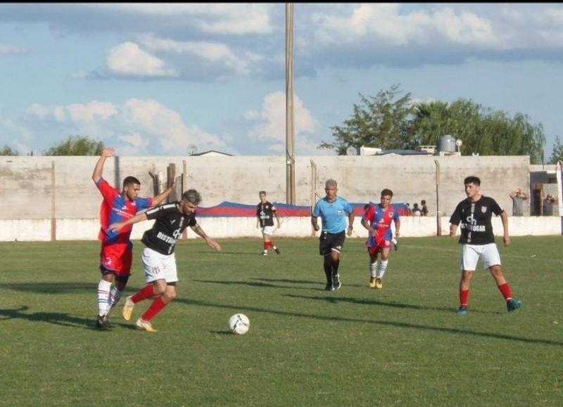 Sigue la acción.