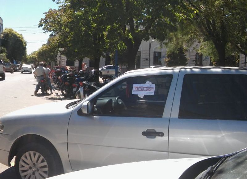 Multas para quienes no pagan estacionamiento.