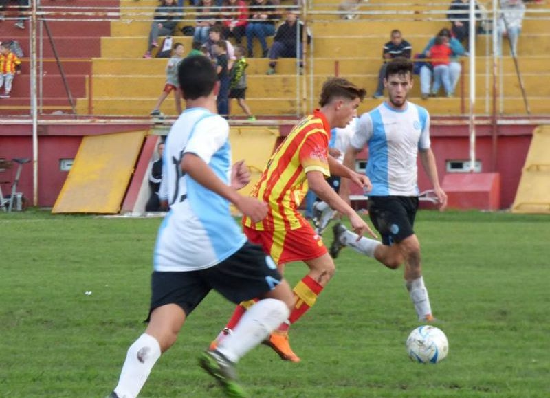 Porteño lidera la tabla, seguido por 9 de Julio.