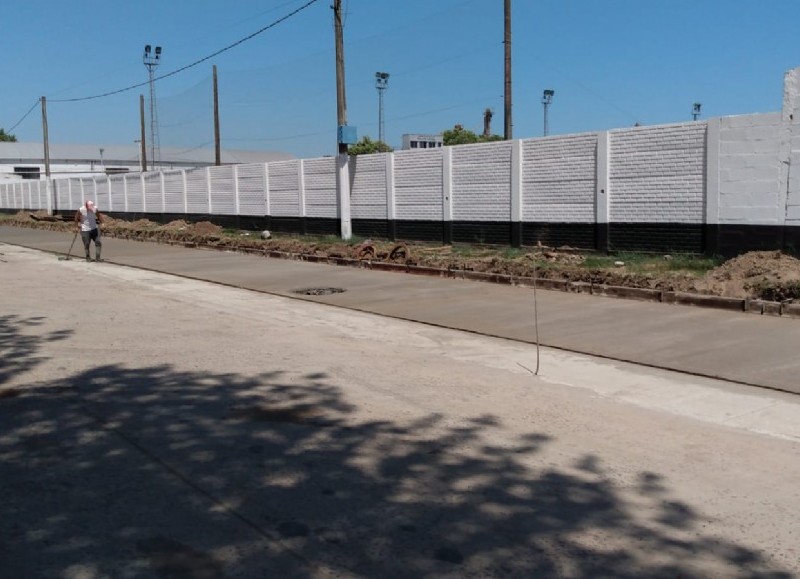 Dársena frente al Club Atlético Jorge Newbery.