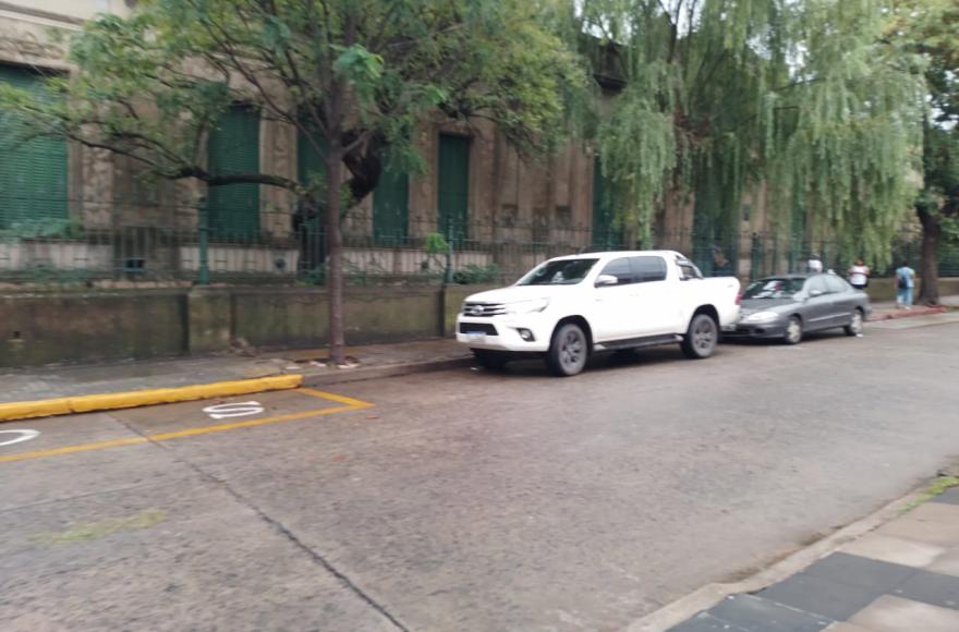 Grandes filtraciones de agua y peligro de electrocución.