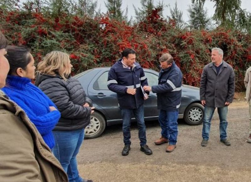 Reunión de autoridades y vecinos (foto: El Nuevo Rojense).