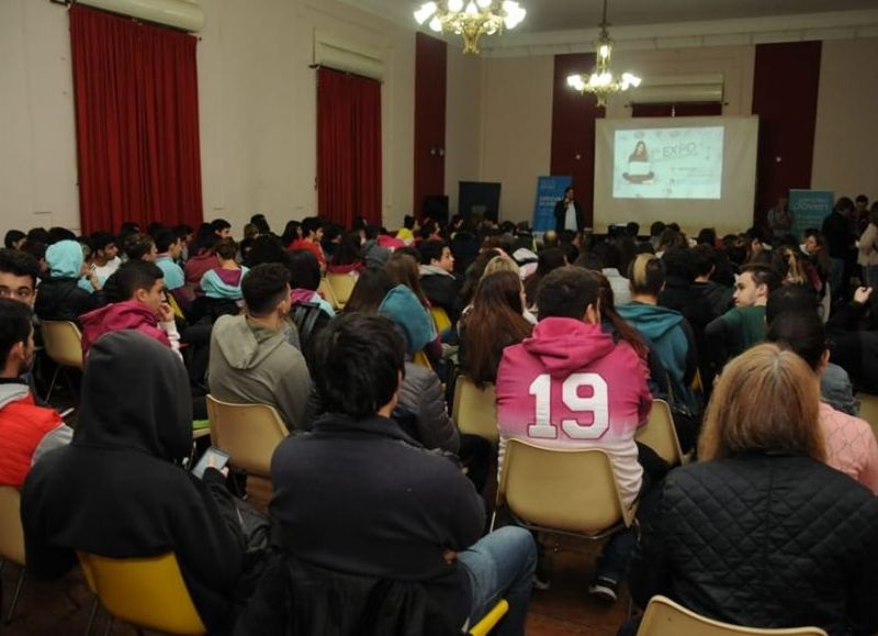 Actividades en el Centro Cultural Sabato.