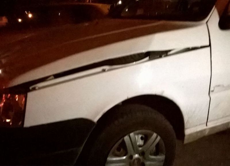 Así dejaron el vehículo estacionado en cercanías de la Escuela Nicolás Avellaneda.