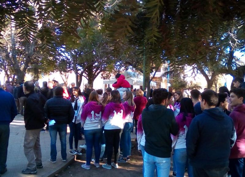 Ceremonia realizada en Plaza Moreno.