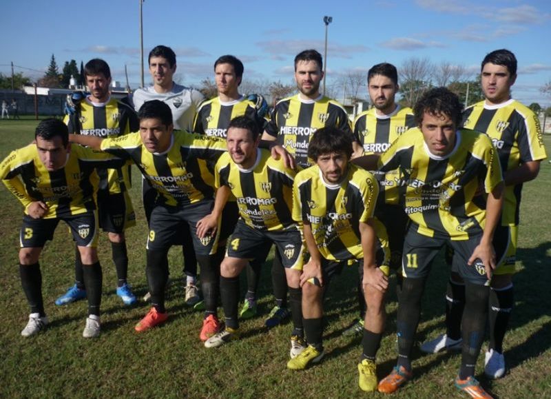 El puntero, El Huracán, recibe al Nuevo Club Juventud.