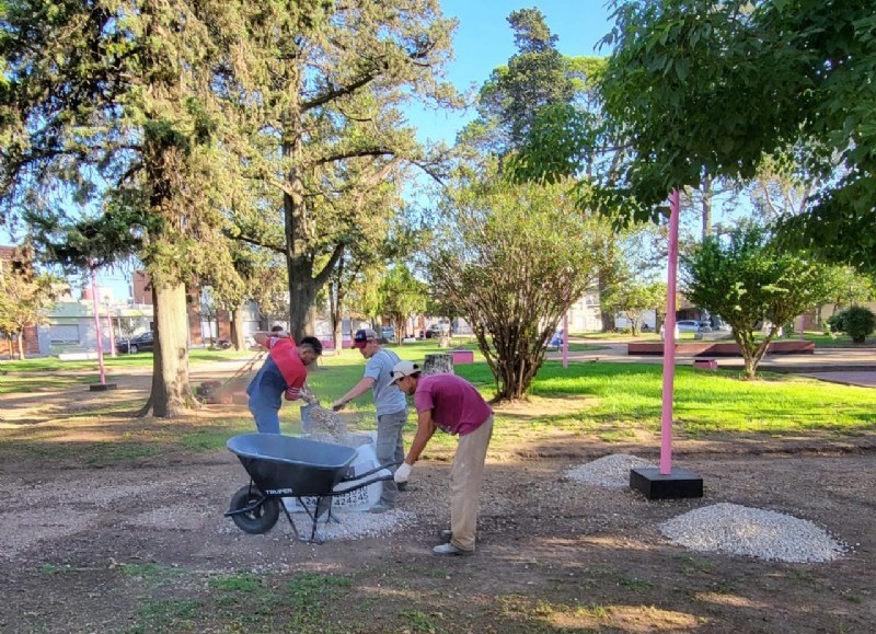 Otro de los trabajos que se realizan es la reposición de piedras en caminos internos.