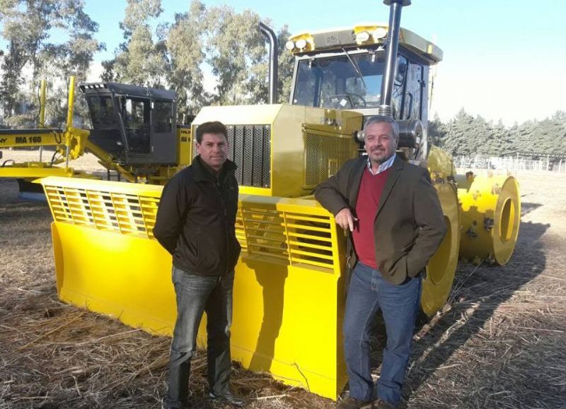 Osvaldito Maggiolo junto al intendente Claudio Rossi.