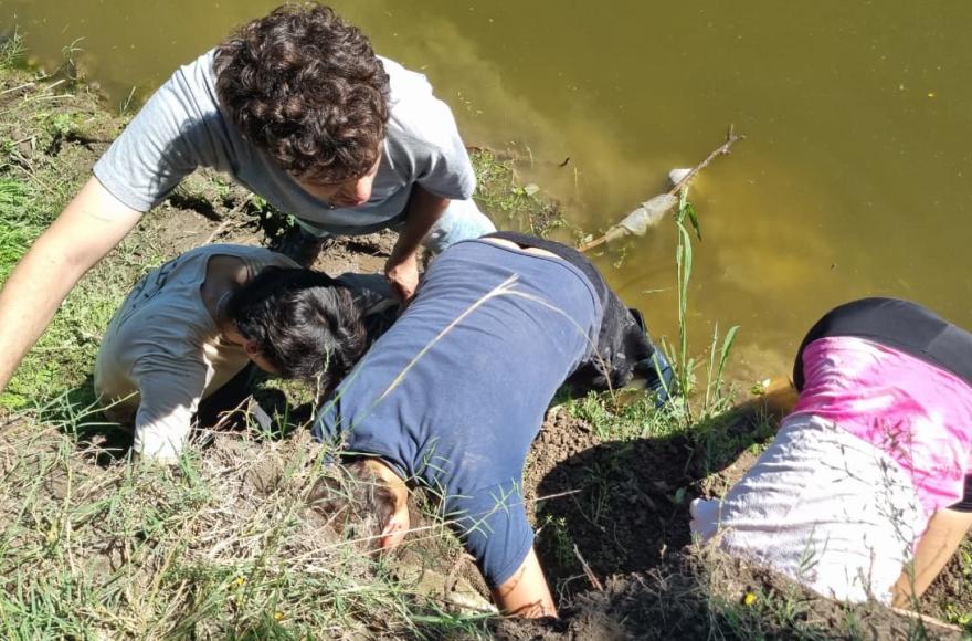 Fue a pescar al Río Rojas… y terminó encontrando un fósil de 10 mil años