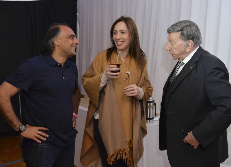 María Eugenia Vidal junto al ministro de Gestión Cultural, Alejandro Gómez y el humorista Luis Landriscina.