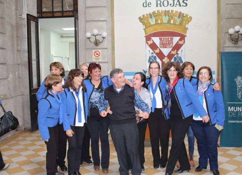 Sus compañeras de toda la vida lo acompañan en sus últimas horas en la Municipalidad.