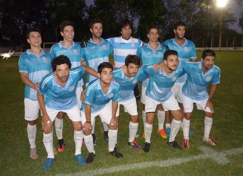 Goleó a Colonial y se aseguró uno de los 4 lugares en la definición.