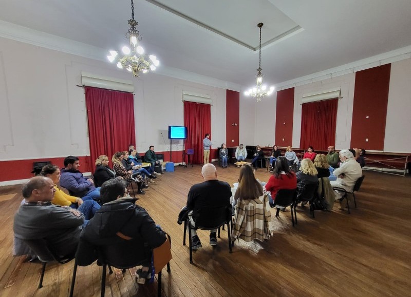 Reunión en el Centro Cultural Sabato.