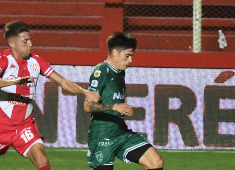 Crédito rojense defendiendo los colores de Sarmiento.