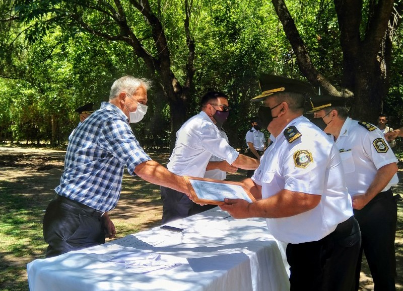 Entrega de reconocimientos.