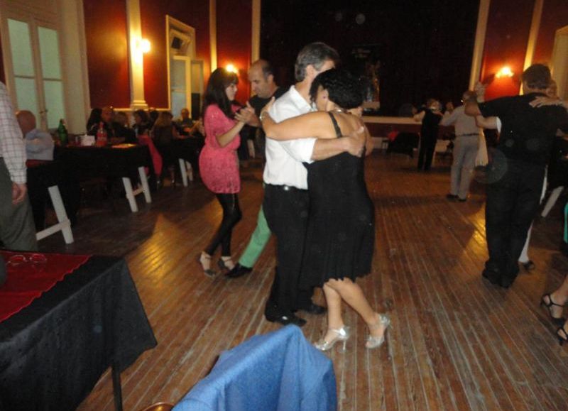 La Milonga de Rojas convoca a bailarines de la región y de distintos puntos del país.