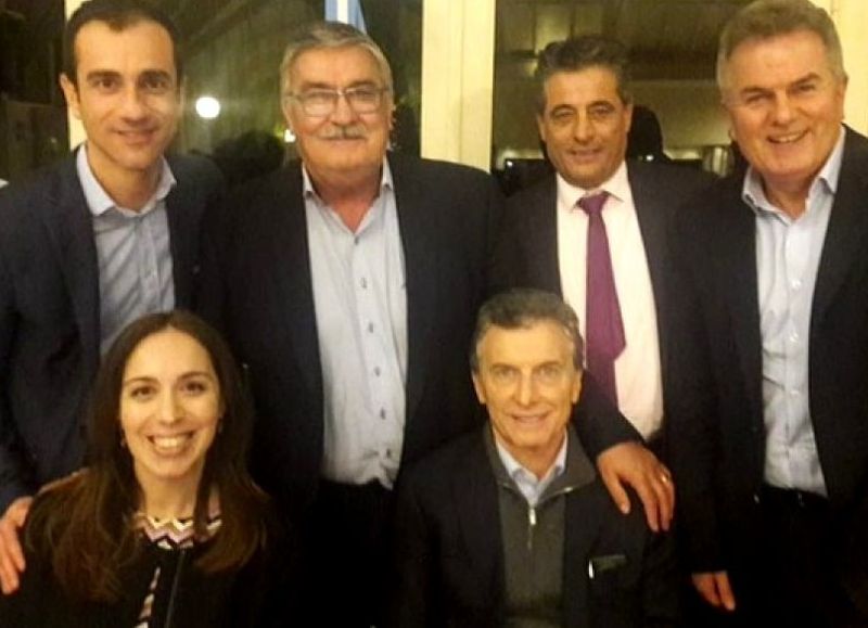 El Presidente Mauricio Macri encabezó un asado con el objetivo de apuntalar los ánimos de los intendentes bonaerenses y pedirles redoblar su esfuerzo en el territorio.