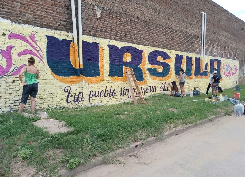 El décimo mural se intervino en la pared trasera del cementerio municipal, sobre la avenida Fuerte Federación a la vista de los transeúntes.