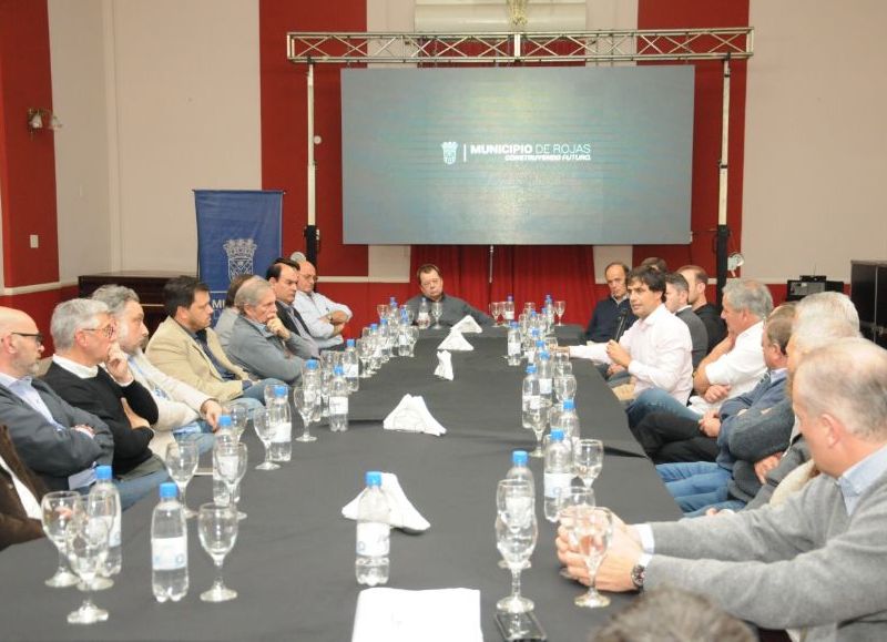 Encuentro en el Centro Cultural Sabato.