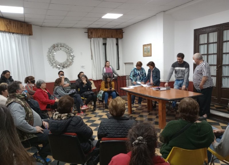 Encuentro en el Centro Cultural Sabato.