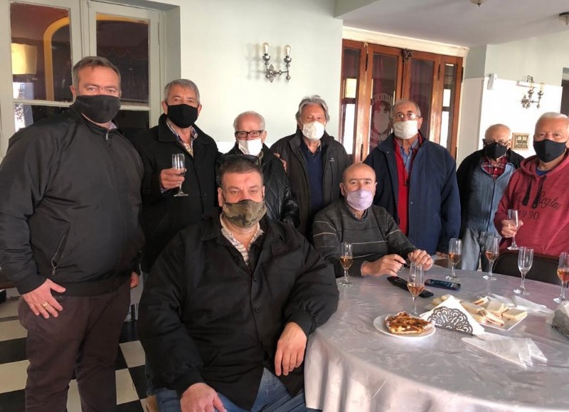 Brindis en el Centro Español.