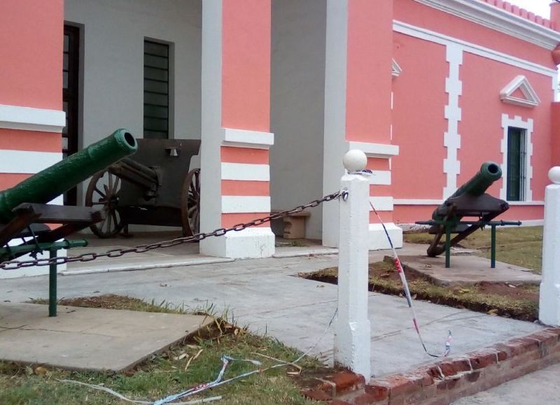 Se restauran las ruedas de los cañones.