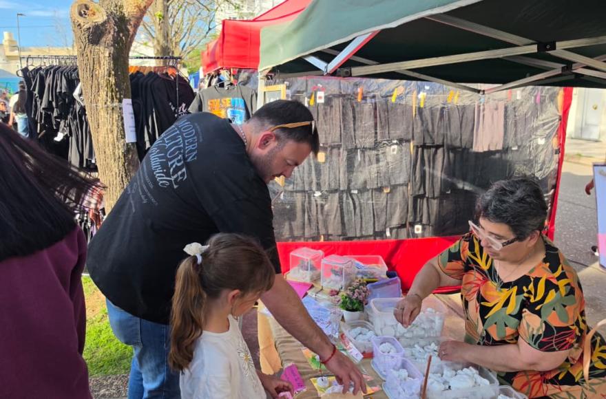 Rojas disfrut&oacute; de una nueva edici&oacute;n de la Feria en la Plaza San Mart&iacute;n
