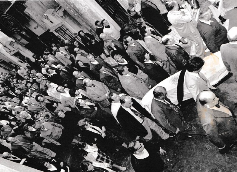 El ex gobernador peronista Carlos Aloe marcha a descansar junto a Perón y Evita. Los despiden miembros del justicialismo de Rojas, su ciudad. (Archivo; La Voz de Rojas y Rojas Ciudad)