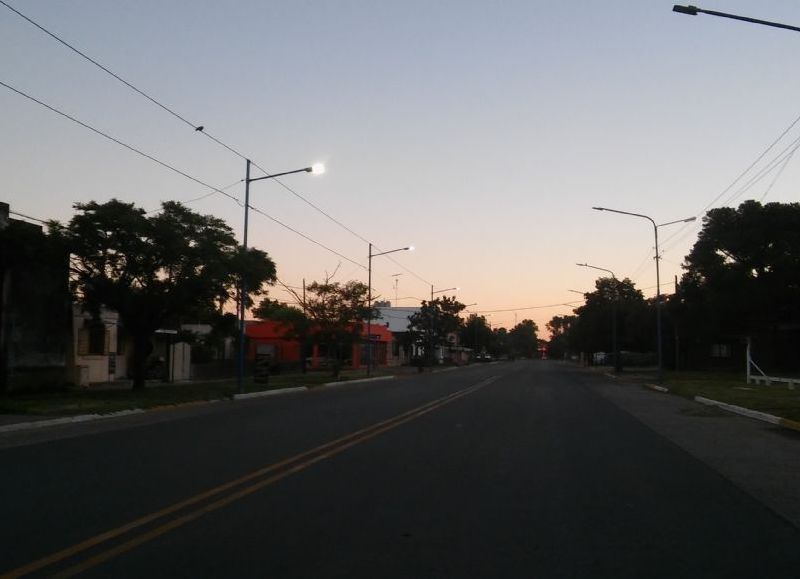 En la madrugada, pista de autódromo.