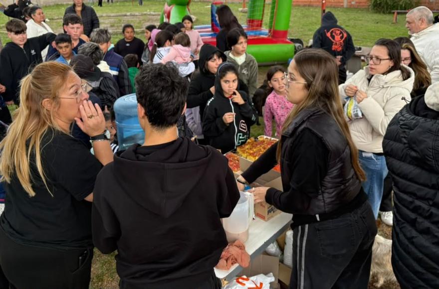 La Juventud Radical organizó una merienda barrial.