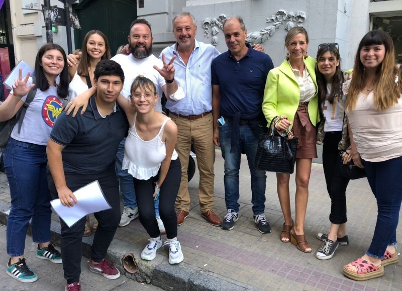 Parte de la comitiva local.
