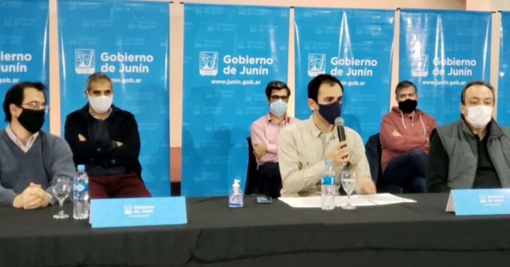 Una de las recientes conferencias de las autoridades locales.