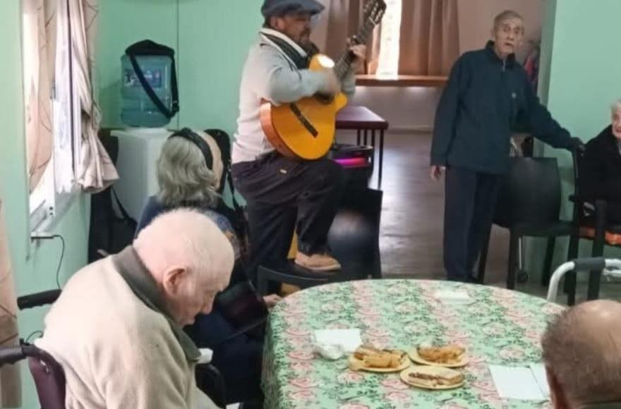 Hermoso festejo patrio en el Hogar Madre Teresa