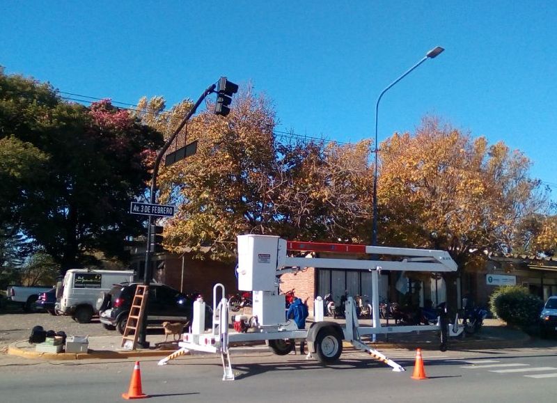 Labores en Avenida Tres de Febrero.