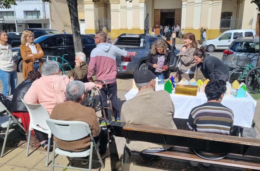 La actividad se desarrolló frente a la Iglesia San Francisco de Asís.
