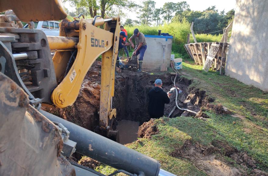 Trabajos de reparación en cañerías de impulsión en Barrio Belgrano