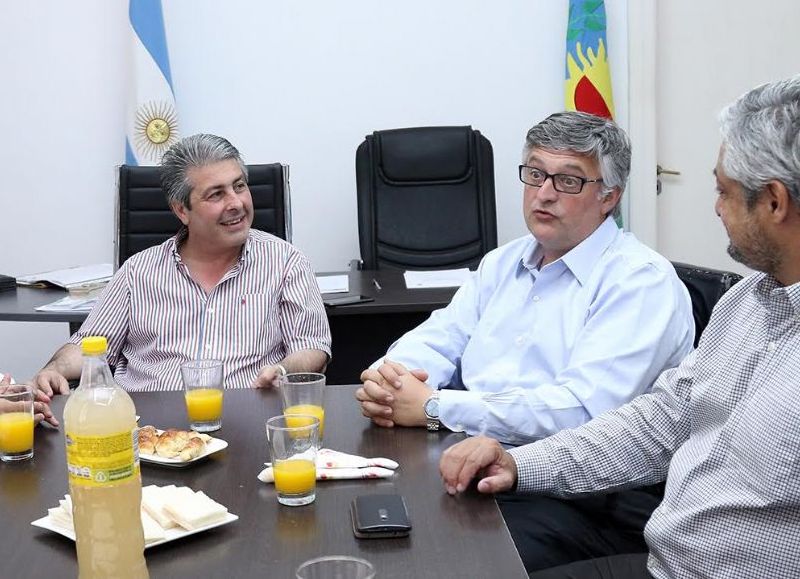 El ministro se reunió con el intendente Javier Martínez.