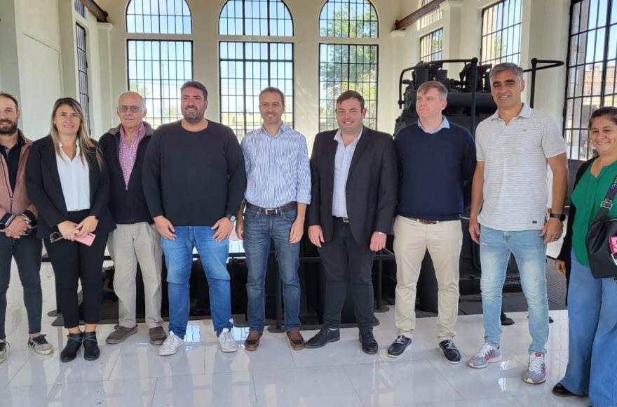 Reunión convocada por el intendente Bouvier.