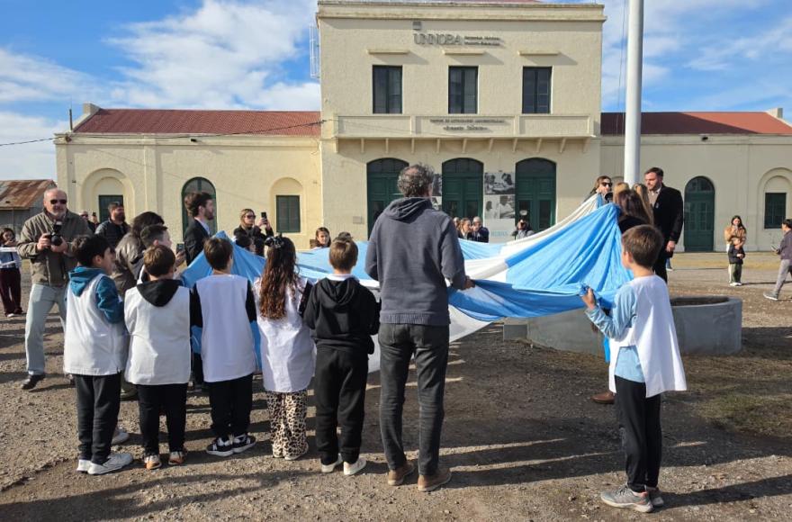Promesa de Lealtad a la Bandera de estudiantes de 4° año de Rojas