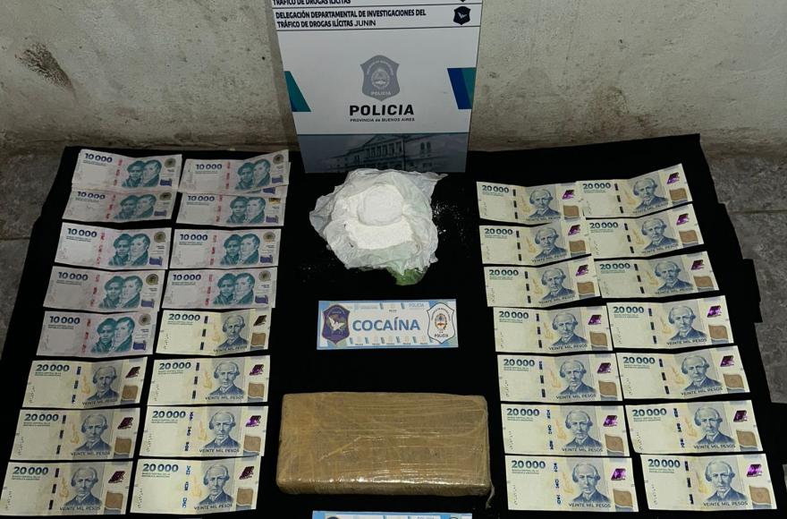 Decomisaron un trozo compacto de clorhidrato de cocaína de alta pureza.