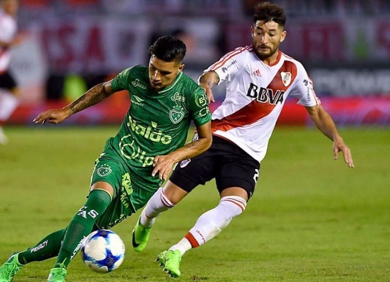 Sarmiento igualó con River Plate sobre el final del partido.