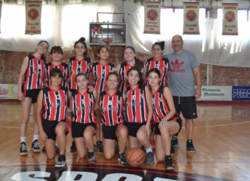 Las chicas recibieron a Ciclista.