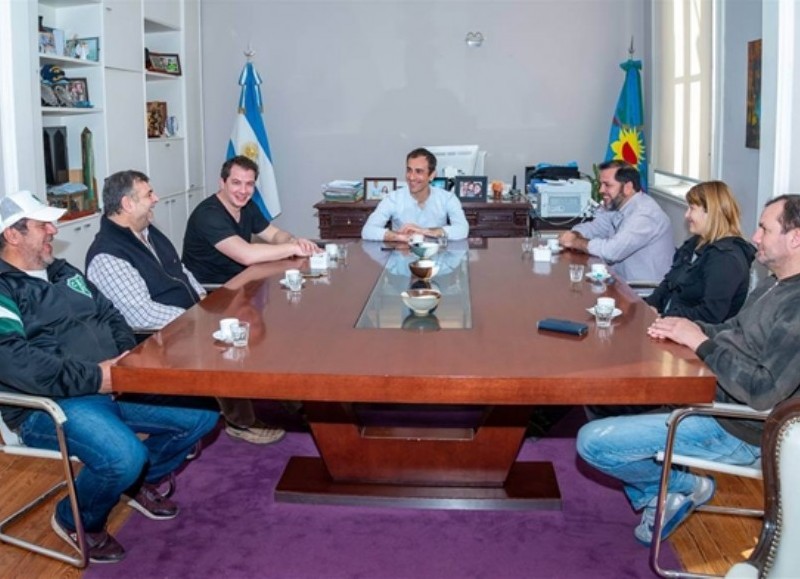 Pablo Petrecca junto a los dirigentes sindicales Gabriel Saudan y Claudio Camilo, cerrando los negocios espurios. 