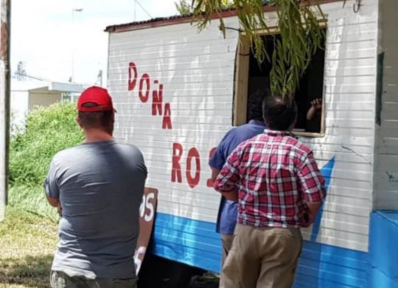 Carrito gastronómico al paso.